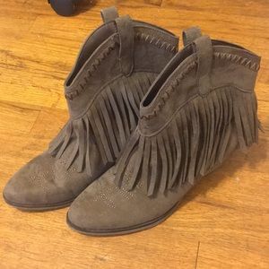 cowgirl/ruffled topac-brown booties